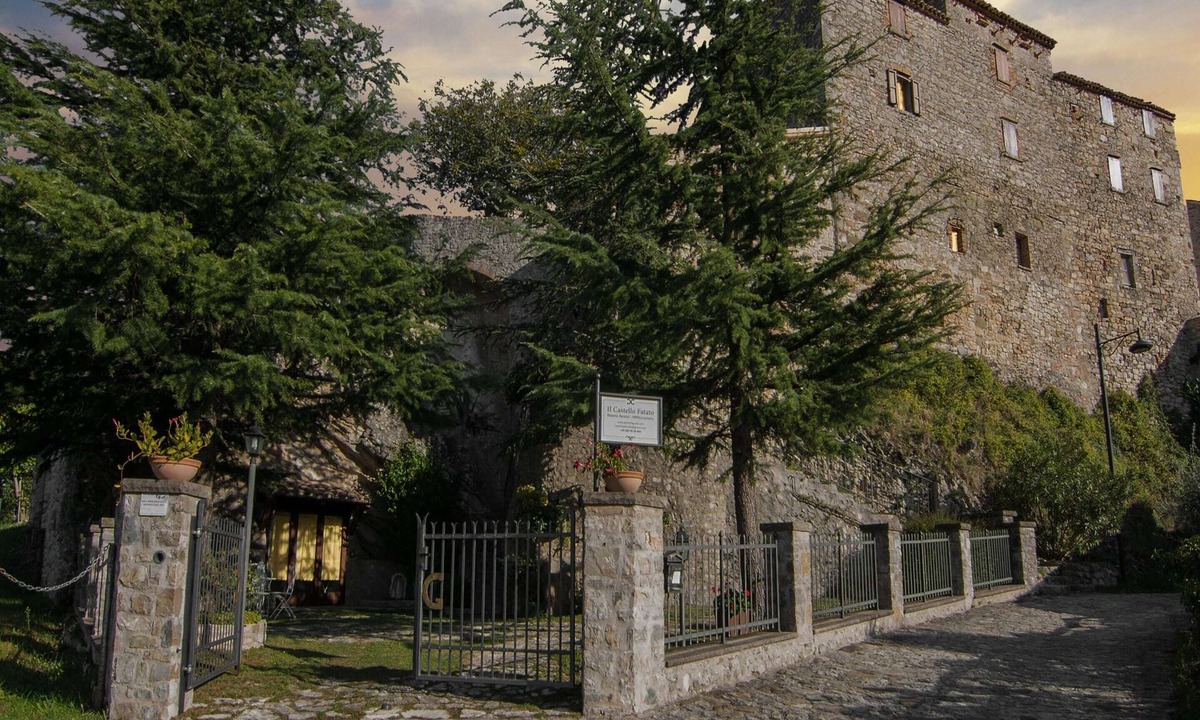 Monte Benedetto House | Romantic Medieval Escape