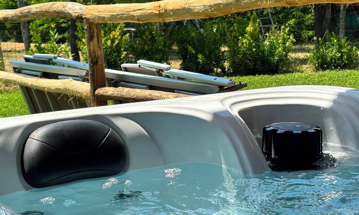 Pontedera Other | Room with a kitchenette and a hot tub on the veranda; garden with lounge chairs