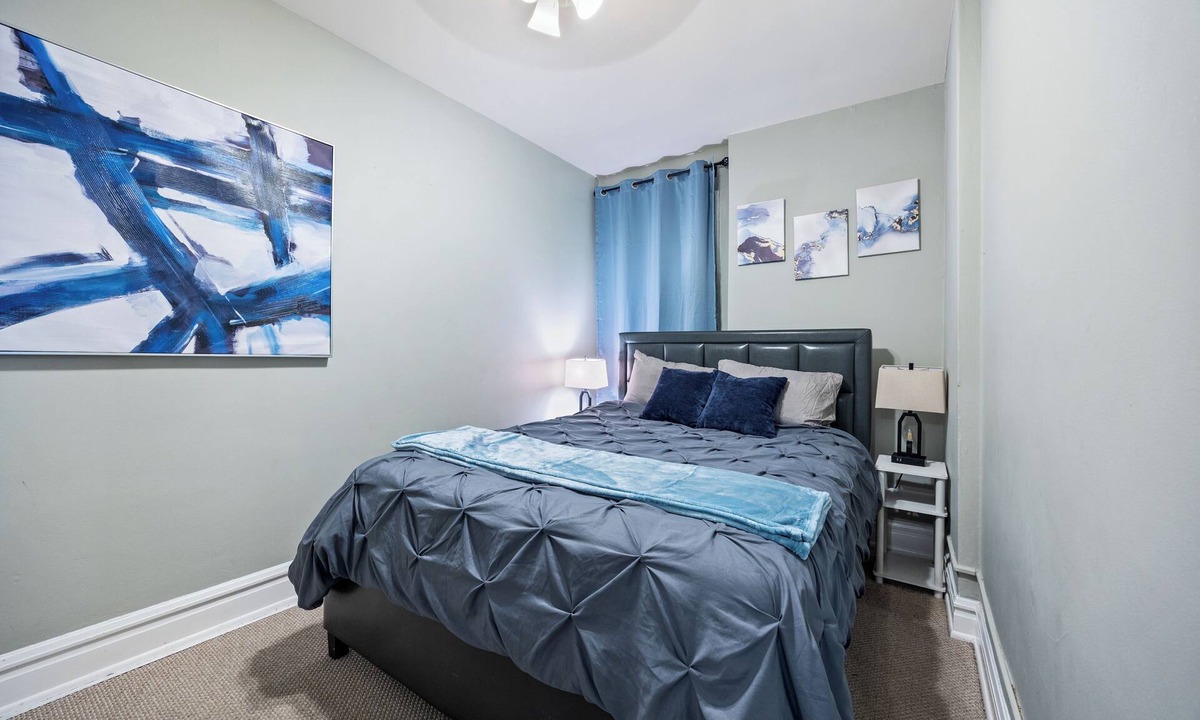 Berwyn Apartment | Rustic APT/Near Hosp/25mins to ORD/MDW/DT/Free Parking & WIFI