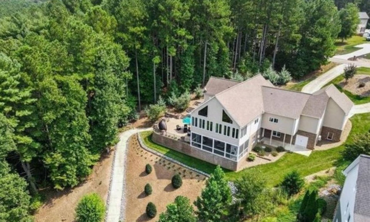 Granite Falls House | Secluded Lakefront Property: Sleeps 12, Private Dock, Library & Game Room