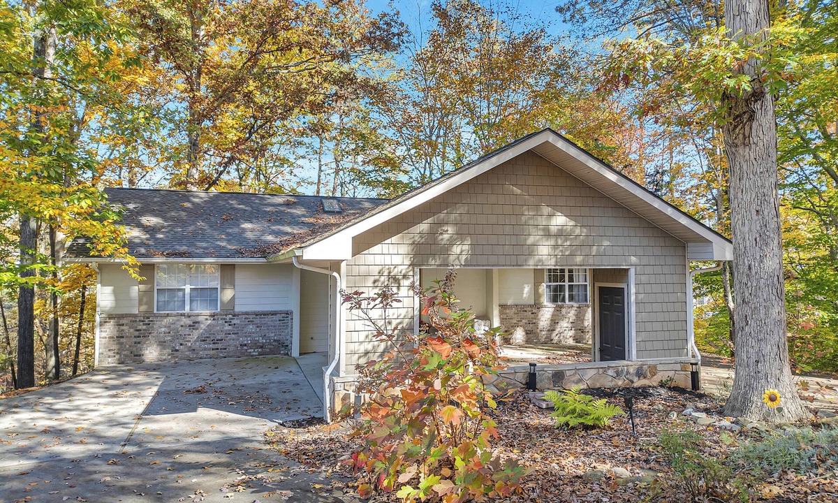 Tellico Village Cottage | SoLuna Cottage- Private Stay in Lakeside Community