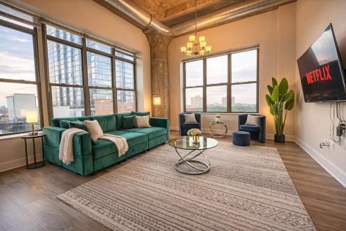 Near South Side Apartment | Spacious 3BR Corner Stay with Optional Parking and Gym Access Near McCormick Place, Grant Park and Soldier Field