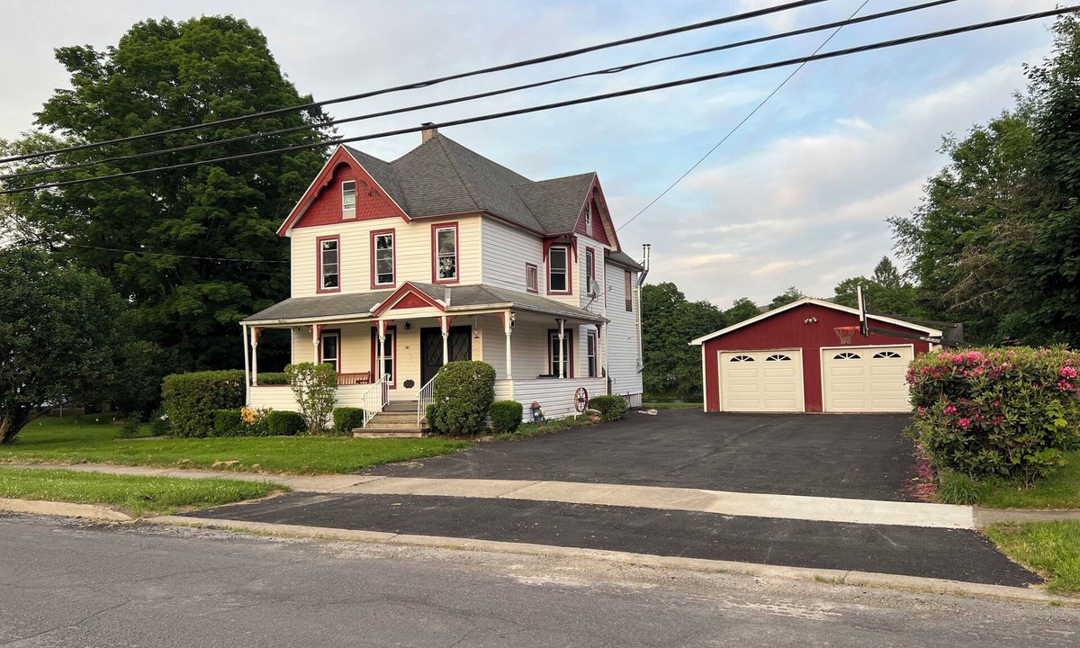 Deposit House | Spacious 5-bedroom river house in charming Deposit