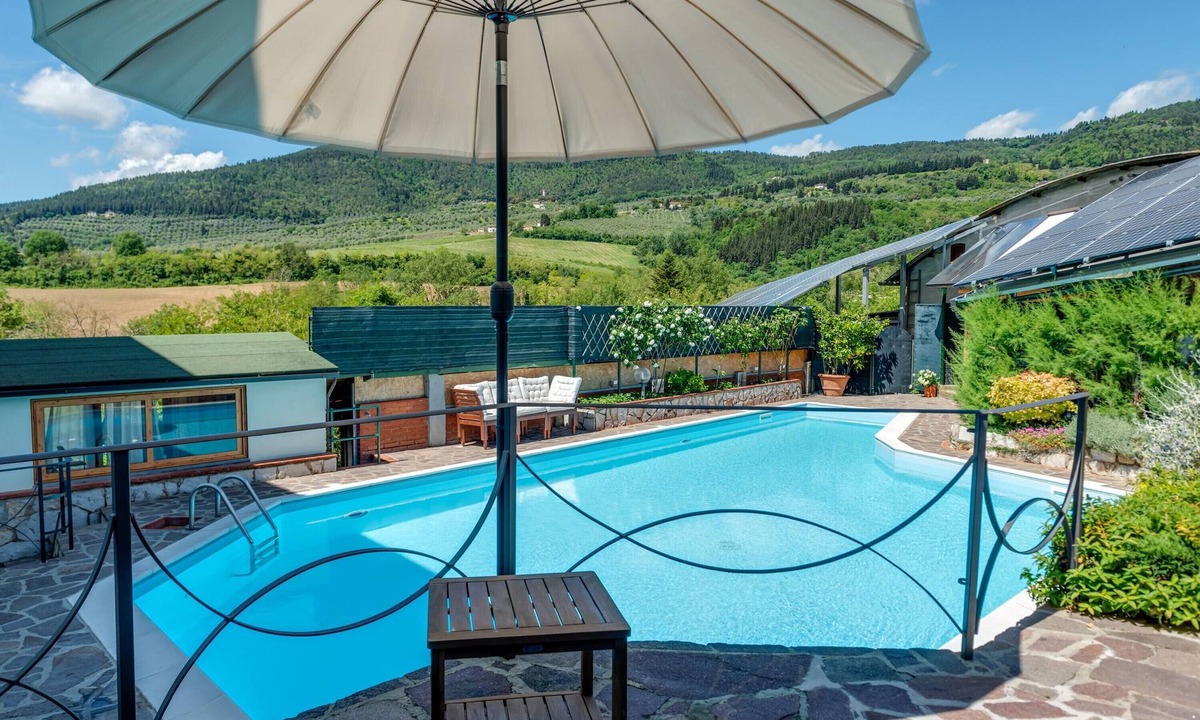 Twist House | Spacious and Welcoming Apartment with Heated Pool