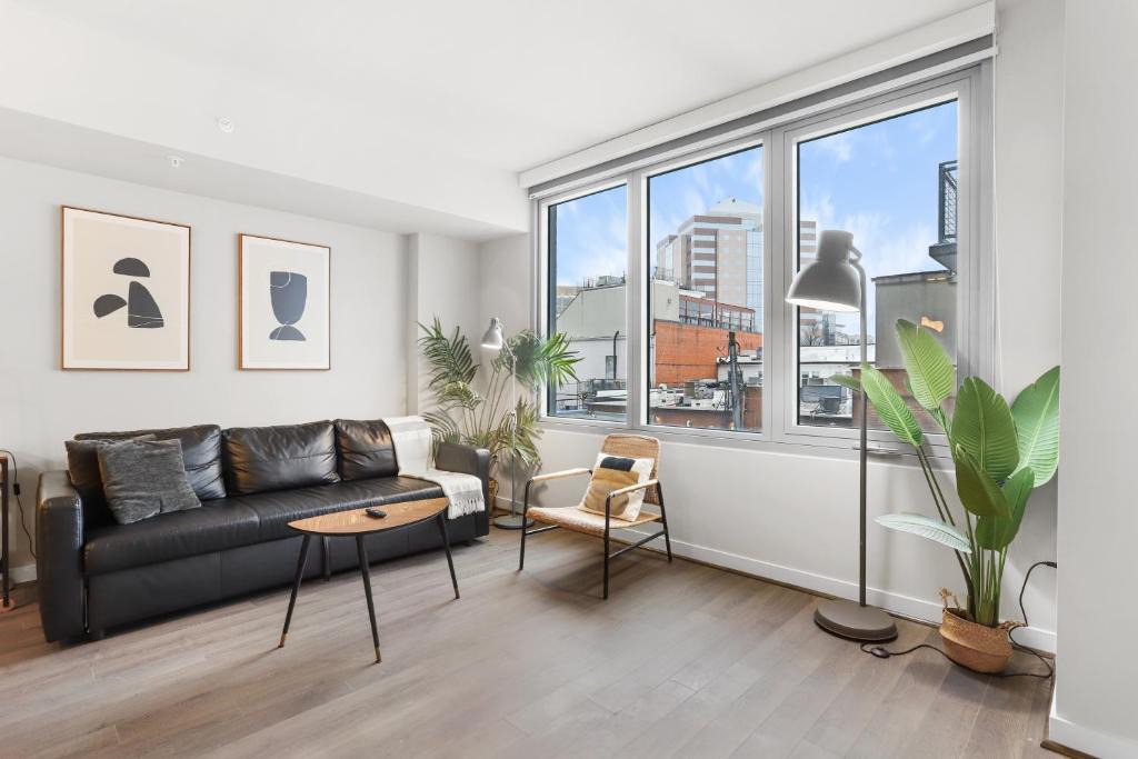Clarendon Apartment | Spacious Apt Near Metro in Prime Area