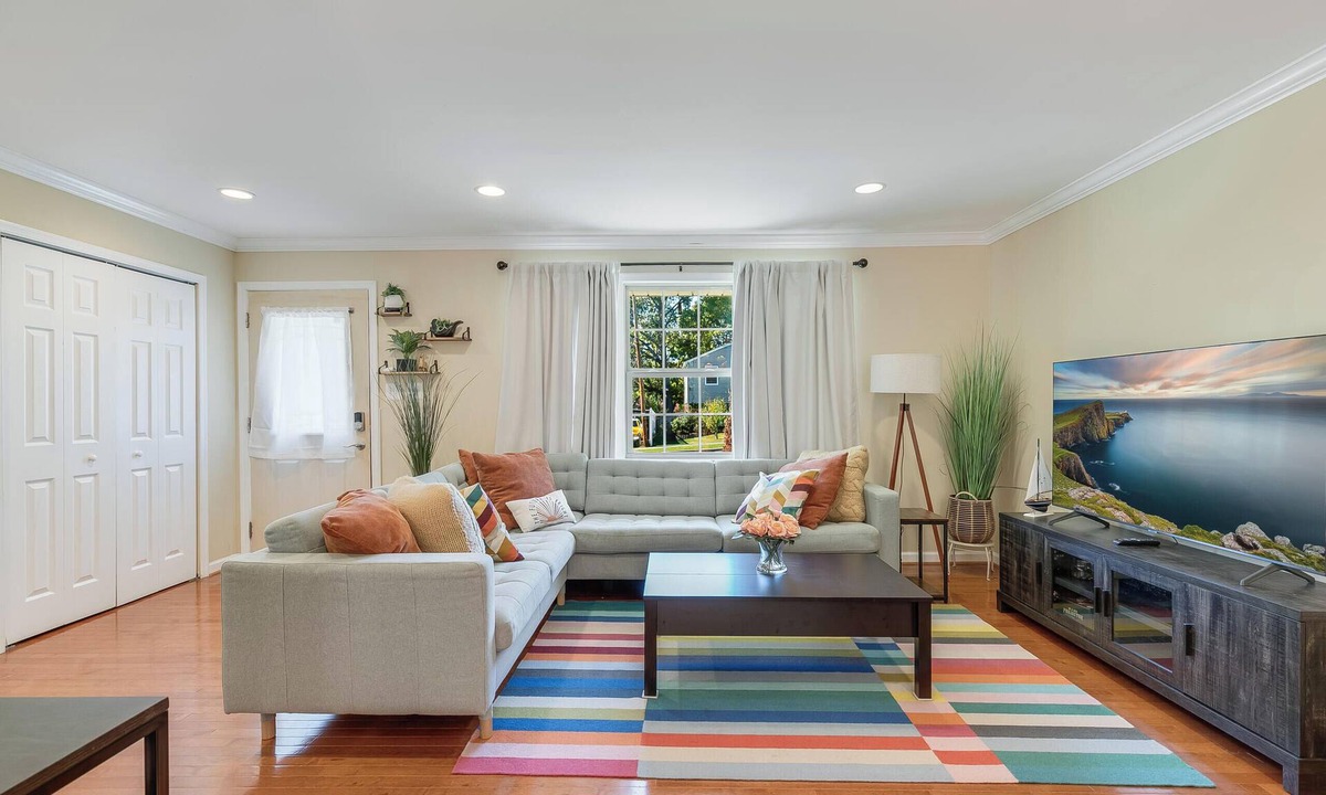Lanham House | Spacious Entire Home in delightful Lanham, close to Washington DC