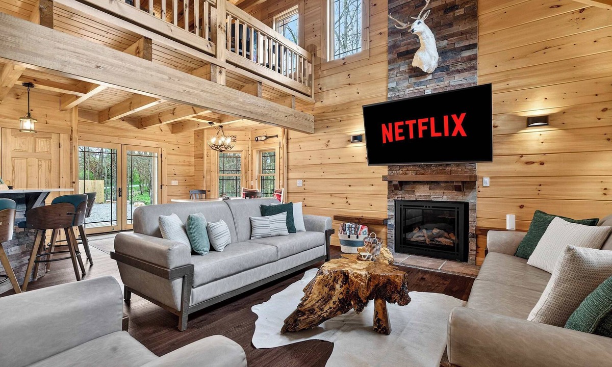 Hanover Cabin | Spacious family cabin with game room and backyard!