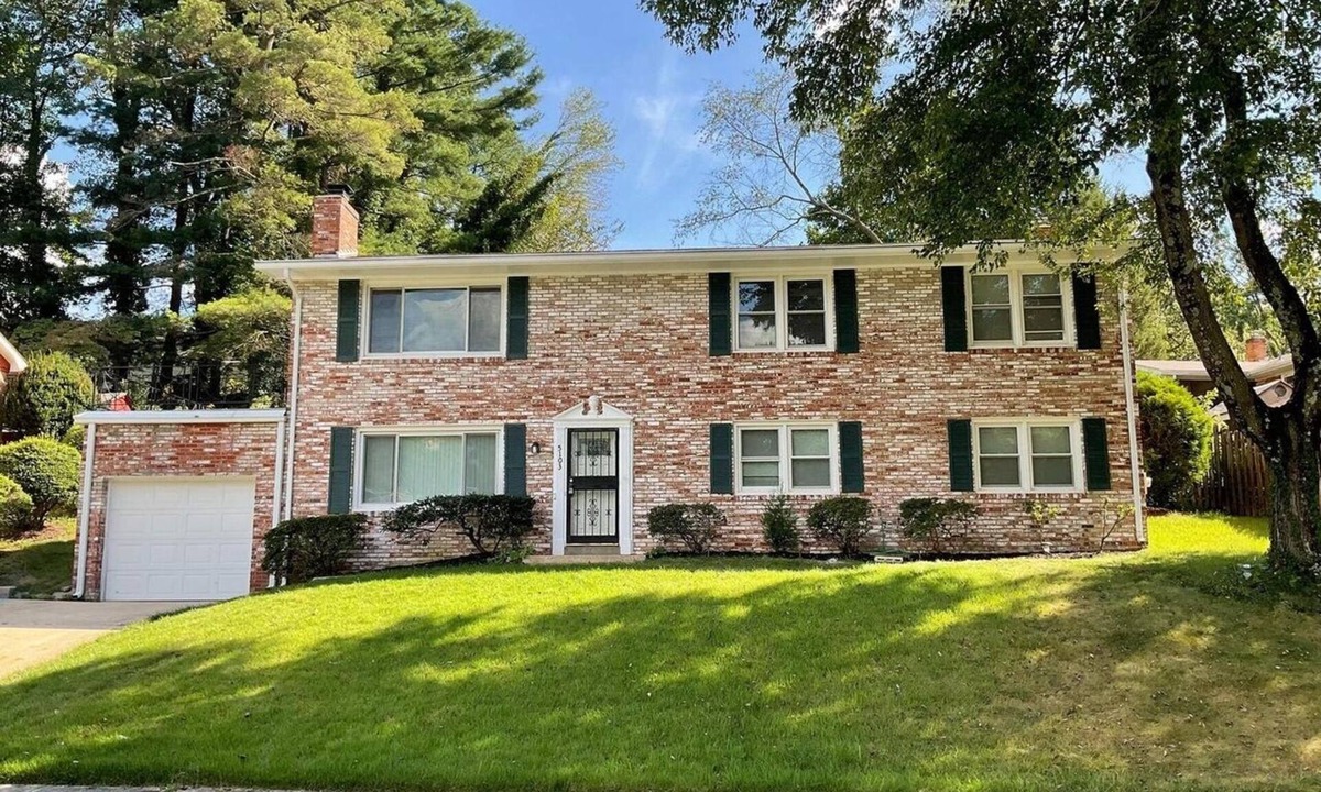 Camp Springs House | Spacious Home in Tranquil Neighborhood, Metro, Easy Access to DC and Baltimore