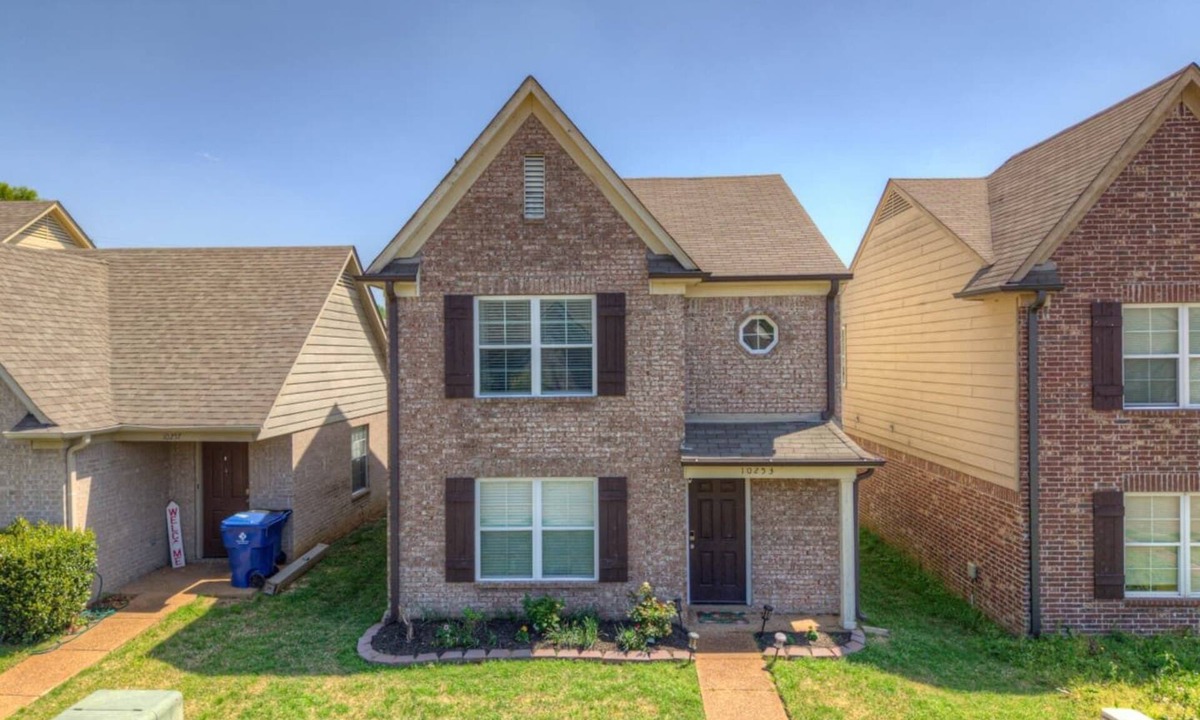 Gray's Creek House | Spacious house with garage