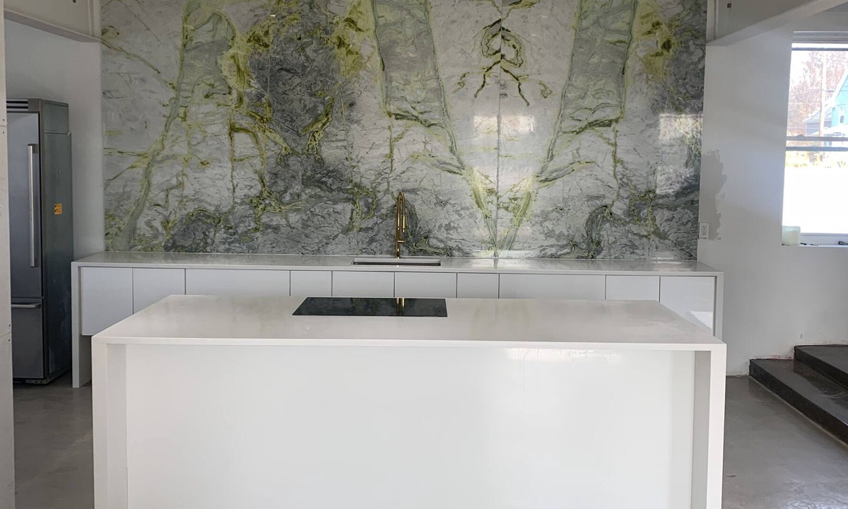 Hamden Apartment | Spacious modern apartment in center of town