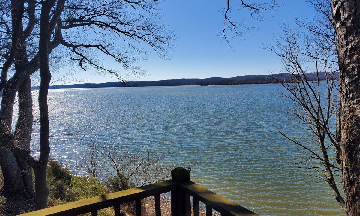 Cadiz House | Spectacular Lake Barkley Retreat, Weekday Pontoon Boat Included*