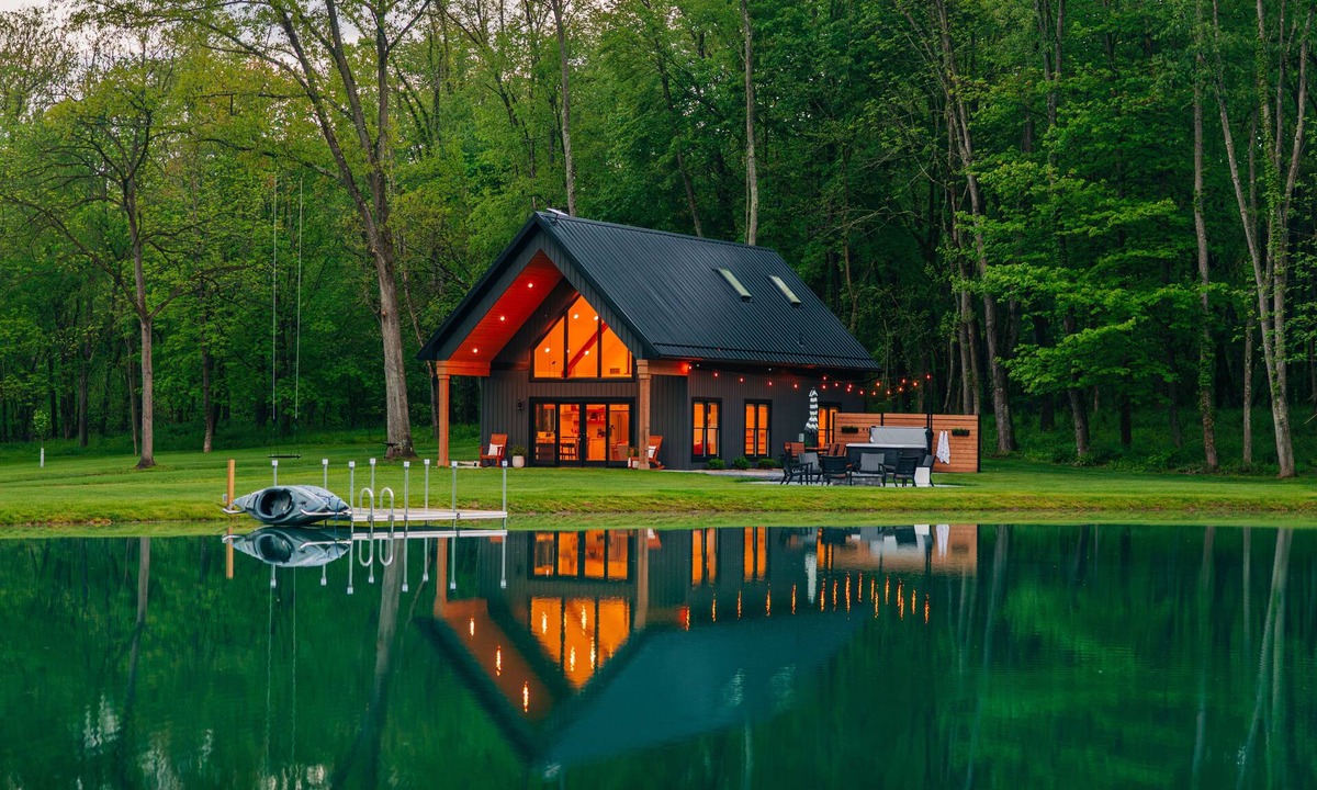 Blissfield House | Stillwater Retreat | Pickleball Court + Private Pond w/Kayaking