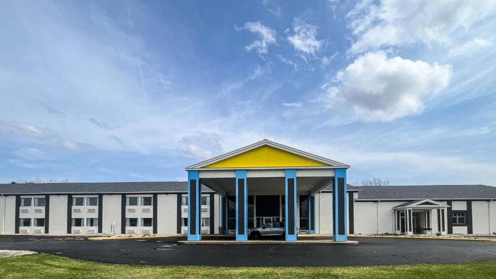 Fremont Hotel | Studio 6 Suites Fremont, OH