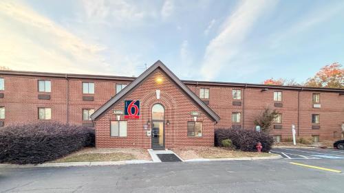 Greenville Hotel | Studio 6 Suites Greenville, SC - Haywood Mall
