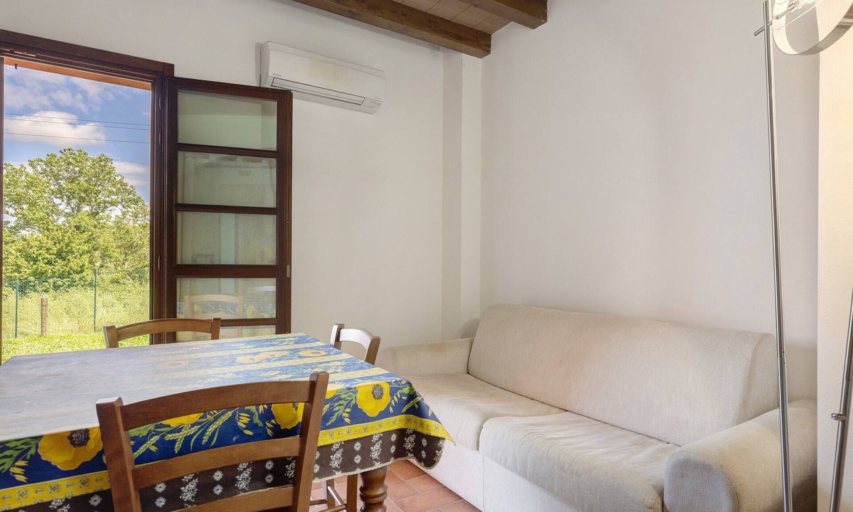 Montopoli in Val d'Arno Apartment | Studio Apartment 'Numero 2' with Shared Garden and Air Conditioning