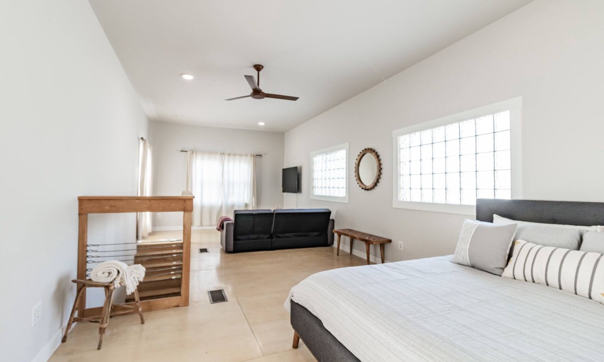 Newburgh Apartment | Studio rental situated in the heart of Downtown Newburgh.