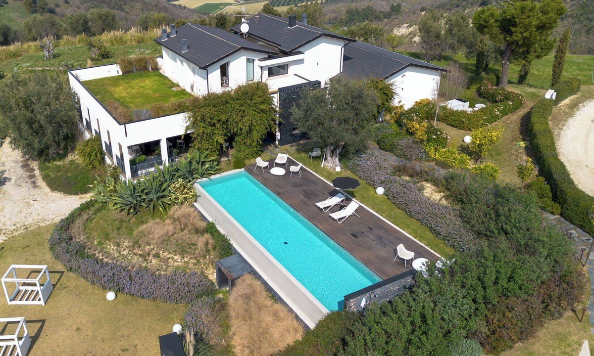Controguerra Villa | Stunning private villa for 10 guests with A/C, WIFI, private pool, TV, terrace and pets allowed