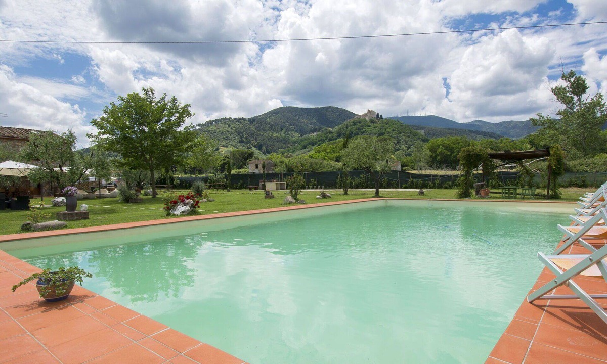 Castelvecchio Villa | Stunning private villa for 14 people with private pool, WIFI, A/C, TV, patio and pets allowed