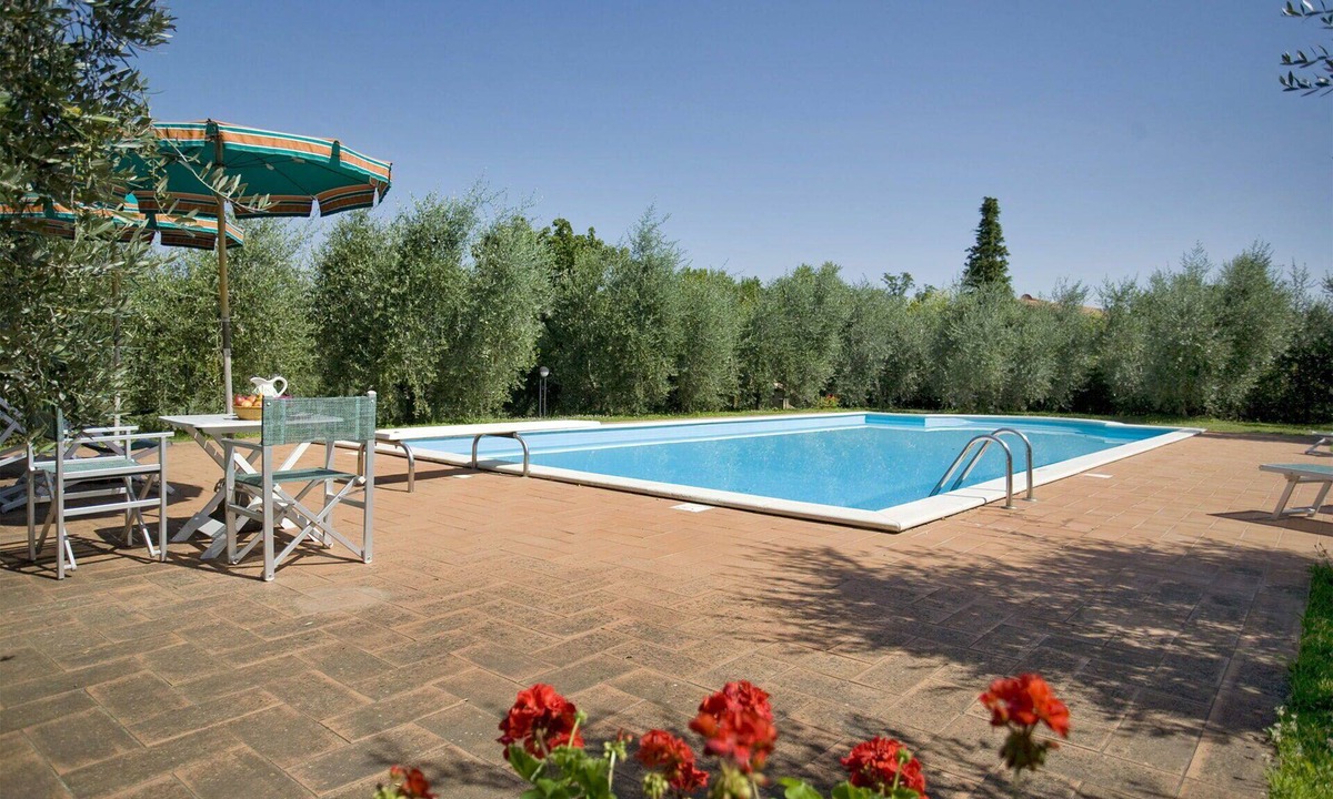 Palaia Villa | Stunning private villa for 8 guests with A/C, WIFI, private pool, TV and patio