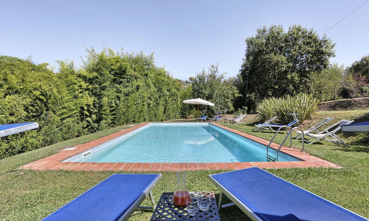 Lucca Villa | Stunning private villa for 12 guests with private pool, A/C, WIFI and TV, close to Lucca