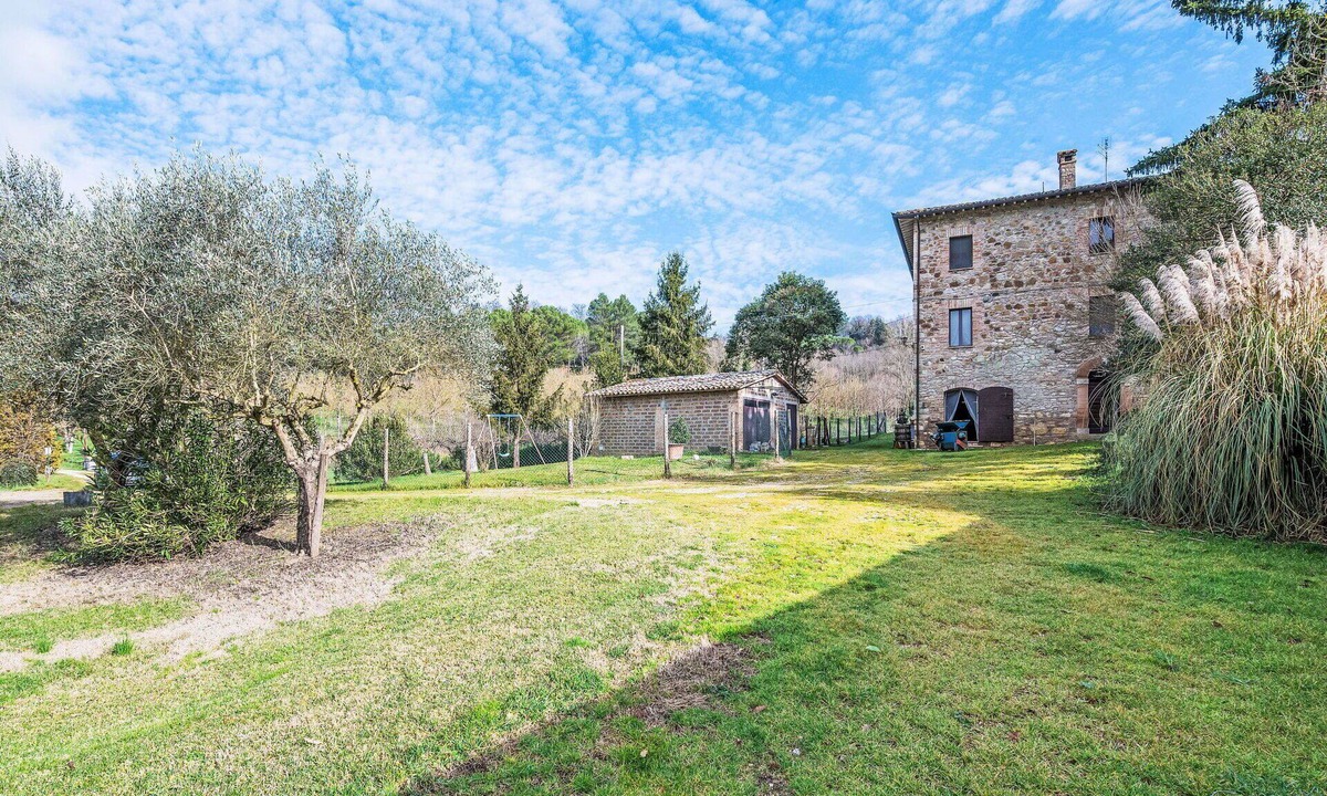 Chioano Villa | Stunning private villa for 5 people with WIFI, private pool, TV, pets allowed and parking