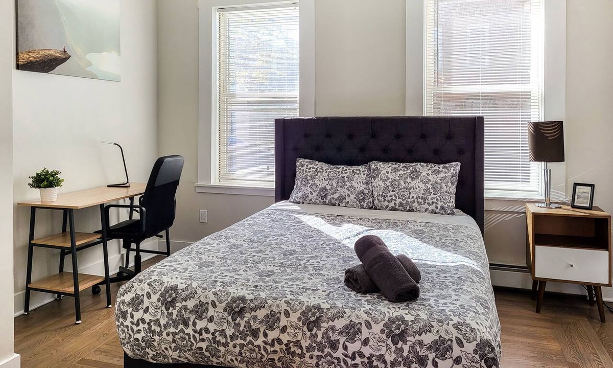 Mill River Apartment | Stylish 2-bed 1-bath right by Wooster Square - Parking and laundry room included
