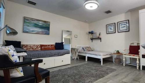 College Green Estates House | Suit with Kitchen & Bath