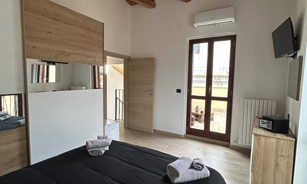 Case Fornace Bed & Breakfast | Suite room with private en suite bathroom and terrace