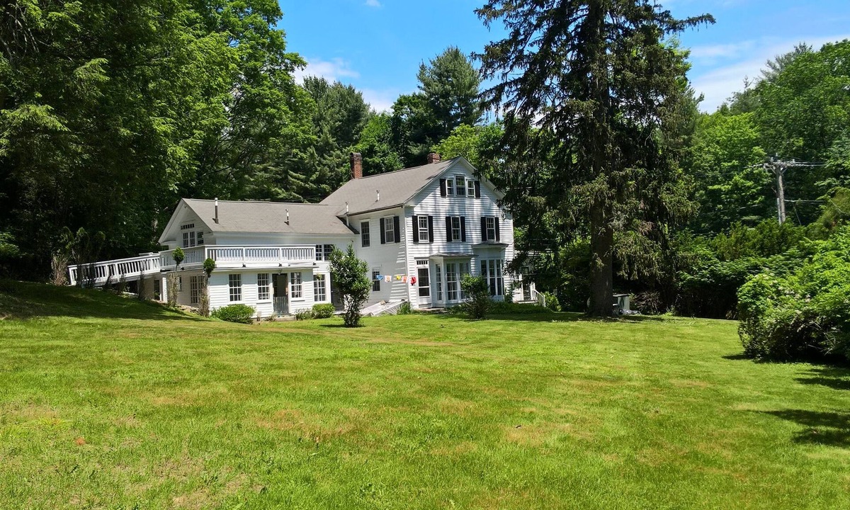 Washington House | Sunny Colonial in Washington Green across from Mayflower Inn