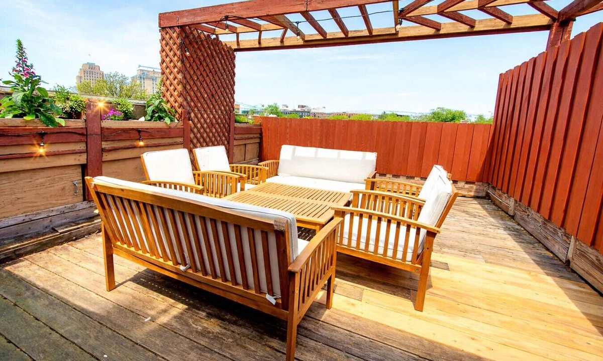 Mill River Apartment | The Brick: Rooftop Deck Home. Walk to Yale!