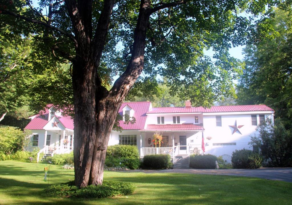 Intervale Bed & Breakfast | The Buttonwood Inn on Mt. Surprise