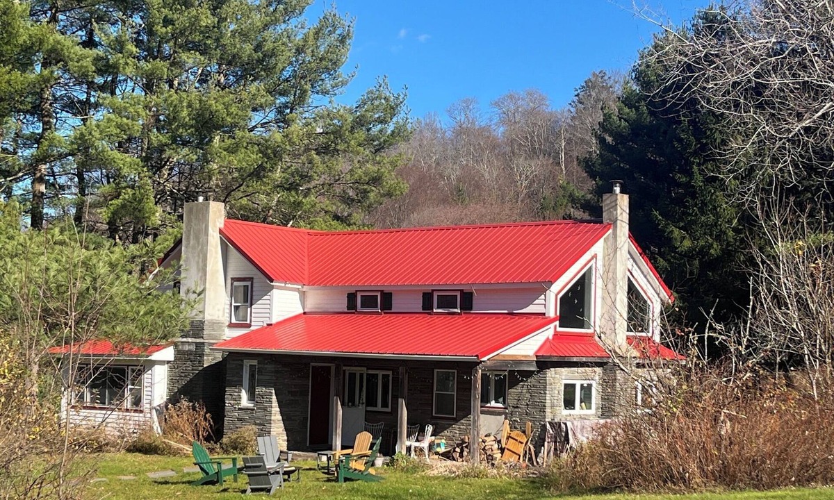 Long Eddy House | The Compound - Farmhouse with a Barn on a private Pond