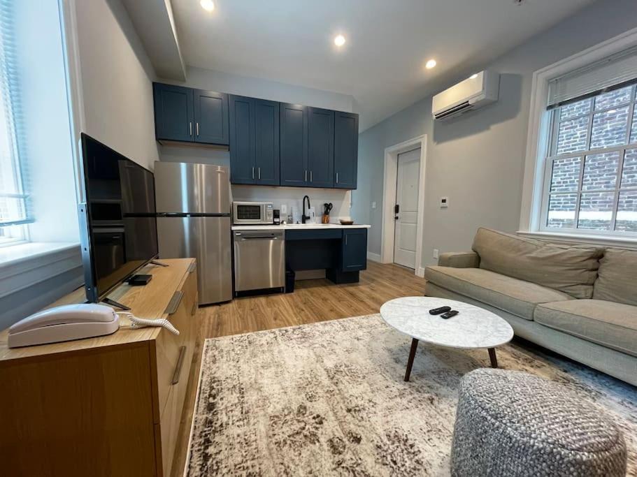 Old Town Alexandria Apartment | The King Suite at Prince Street Inn ADA Accessible