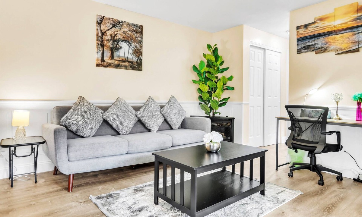 Central Manchester Apartment | TruStay in Central CT
