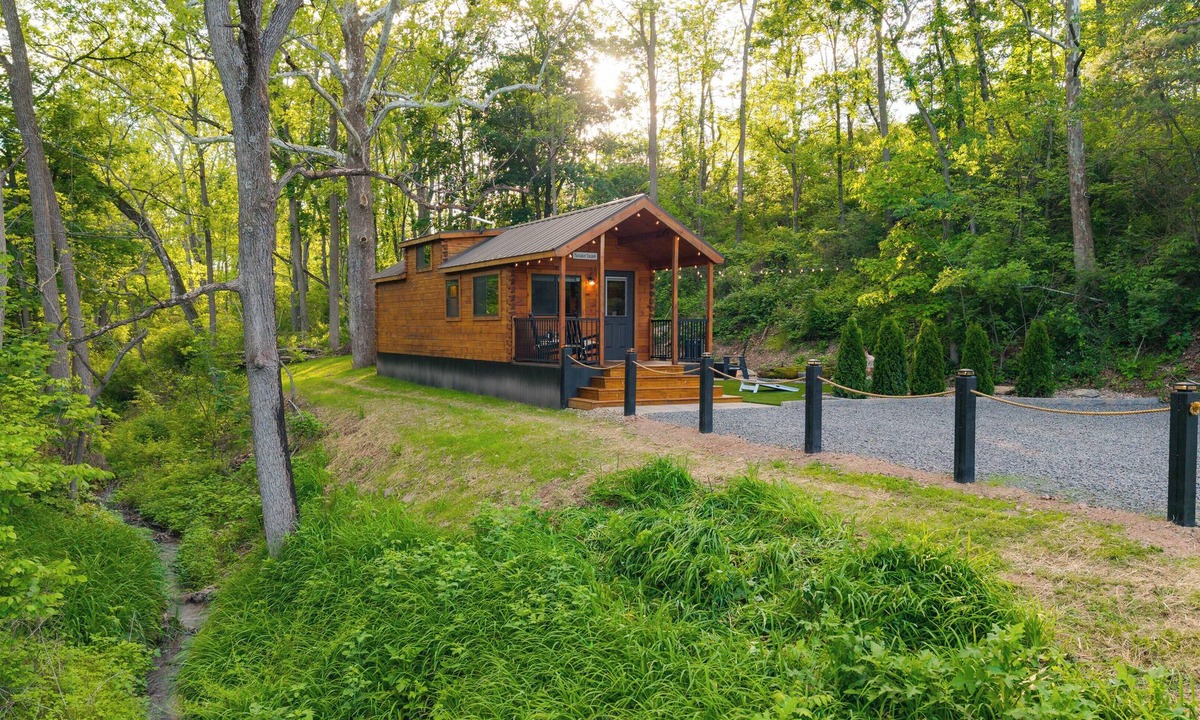 Herndon Cabin | Twilight Escape Tiny home in Herndon Pa