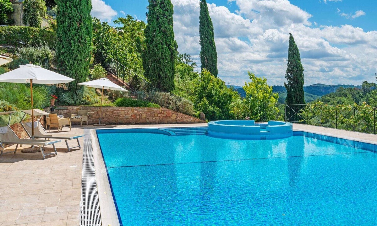 Bucciano Apartment | Typical Tuscan flat with swimming pool and air conditioning