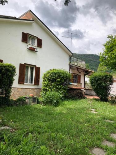 Castel Sant'Angelo Ski Chalet | Una casa ospitale con giardino