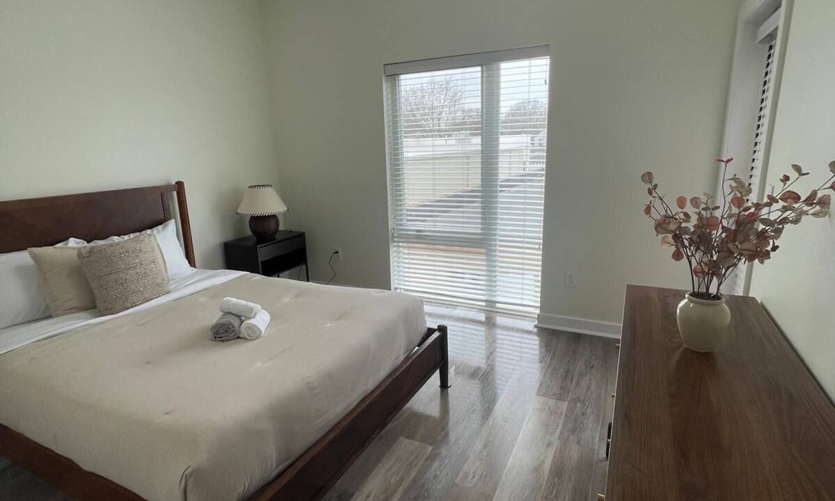 Grandview Heights Apartment | Updated 2-Bedroom with a pool and hot tub
