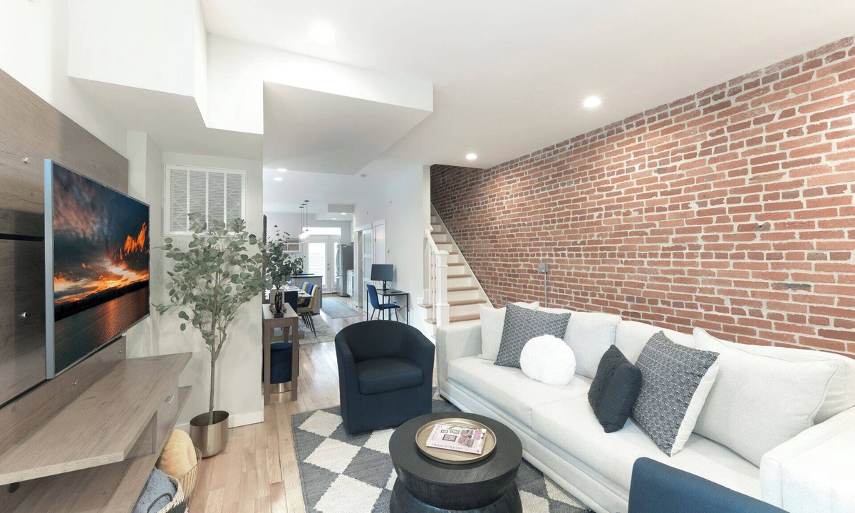 Southwest Quadrant House | Upscale Old Town Alexandria Retreat - Walk to King St Metro