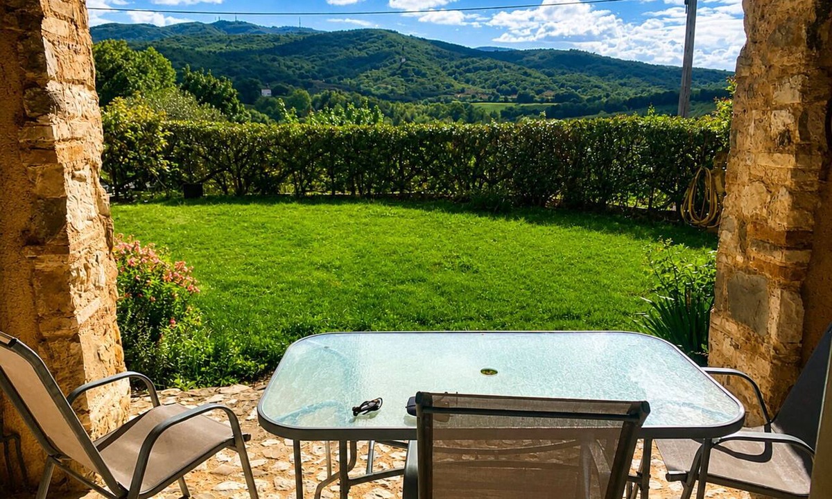 Bovara House | Vacation Home in Castel Ritaldi with 2 bedrooms sleeps 4