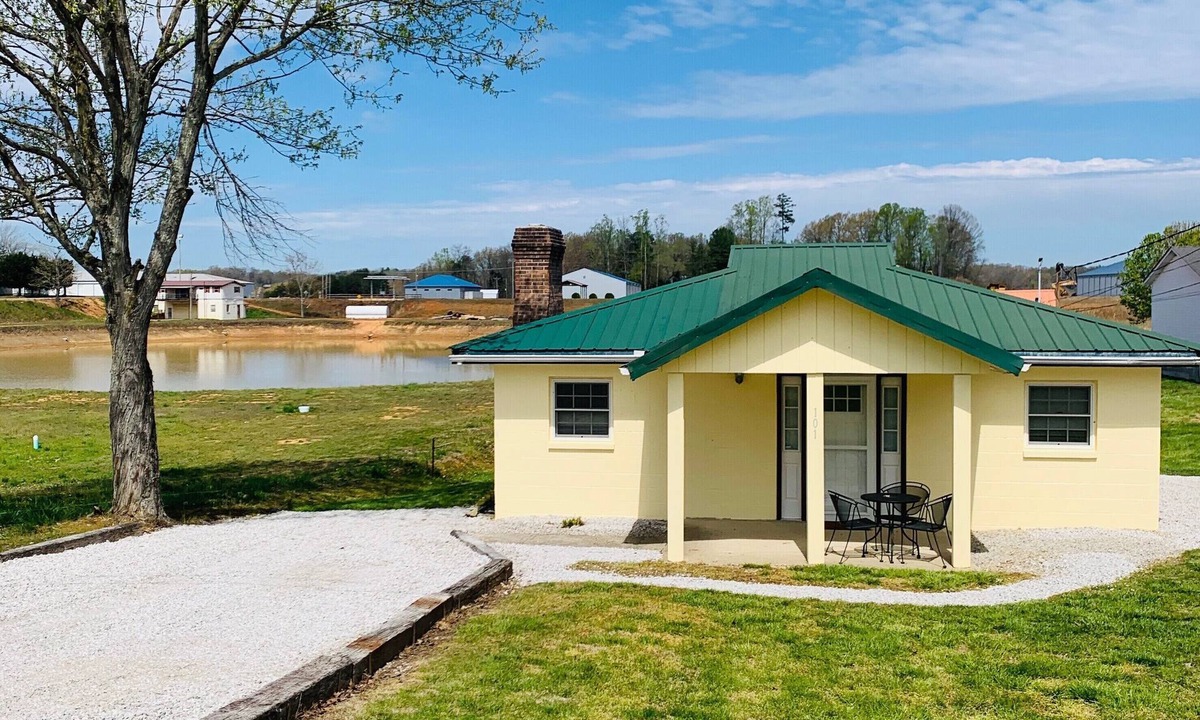 Monticello House | Vacationers' Delight at Conley Bottom