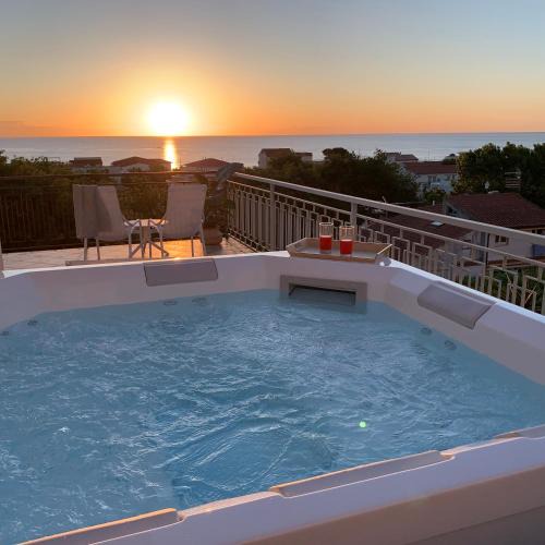 Marcelli Apartment | Villa Admare - LUX - minipiscina Spa vista mare - Spiaggia inclusa
