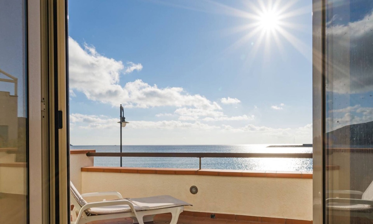 Marina di Campo Villa | Villa Asteria directly on the beach