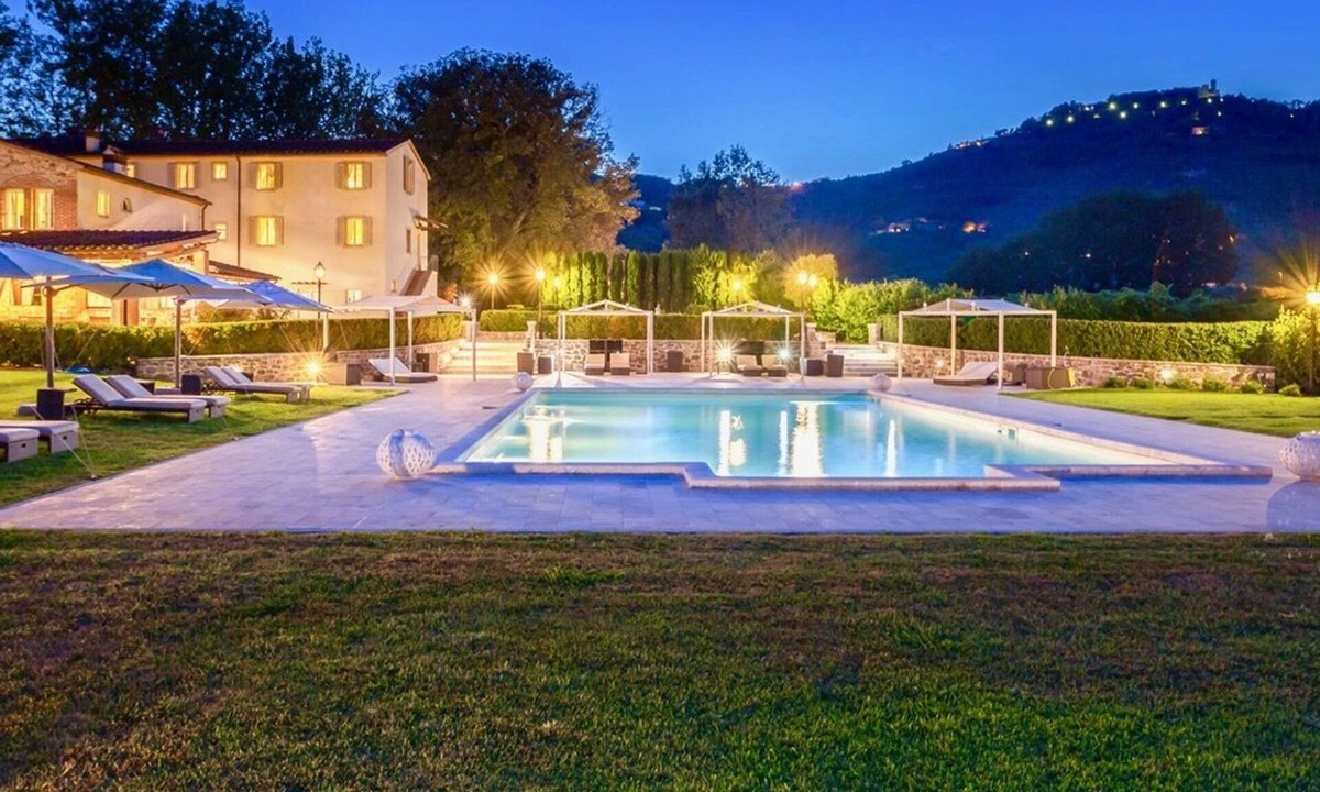Pieve a Nievole Villa | VILLA DOLCE VITA - Thirteen Bedroom Villa, Sleeps 26