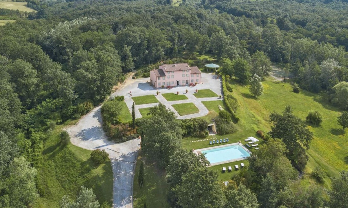 Capannori Villa | Villa Elixir - Seven Bedroom Villa, Sleeps 14