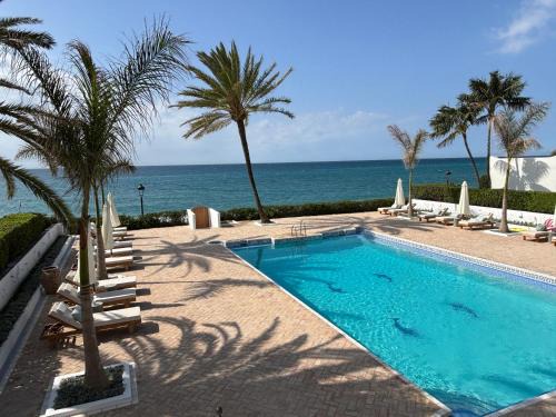 Golden Mile Villa | VILLA OVERLOOKING BEACH , Central, quiet, parking, swimming pool