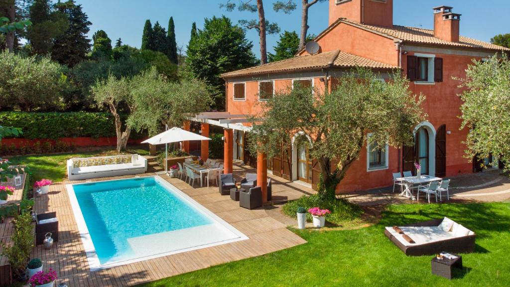 Misano Adriatico Villa | VILLA ROSSA 12, Emma Villas