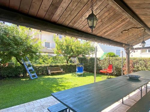 San Martino Bassa Apartment | Villa with a Private Garden Near the Sea