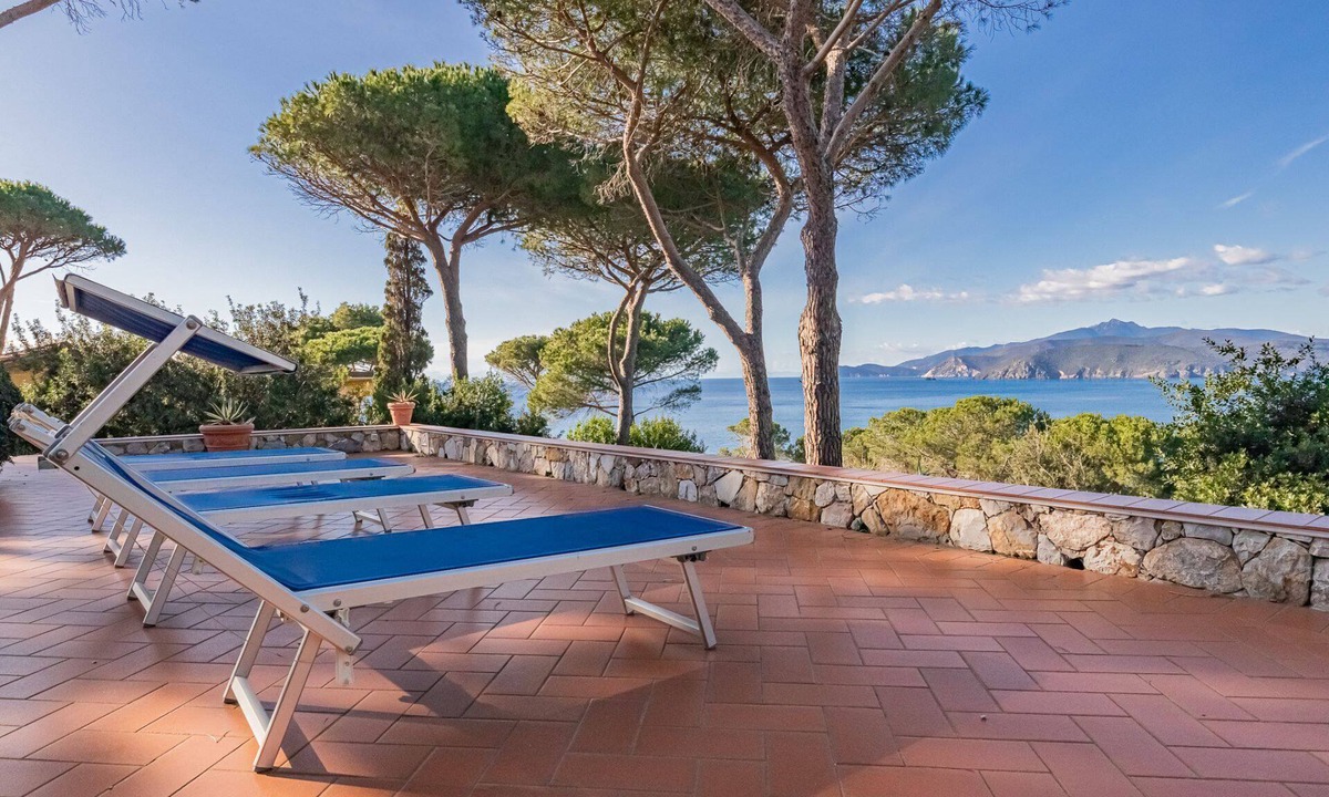 Morcone Villa | Villa with private access to the beach