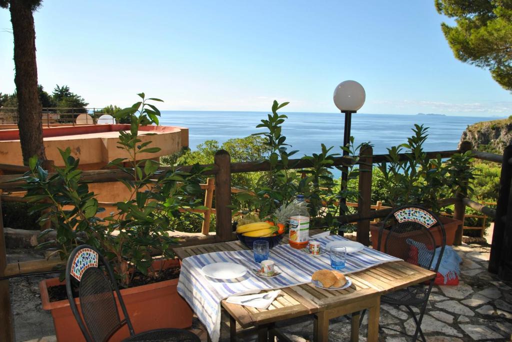 Sperlonga House | Villa with terrace overlooking the sea